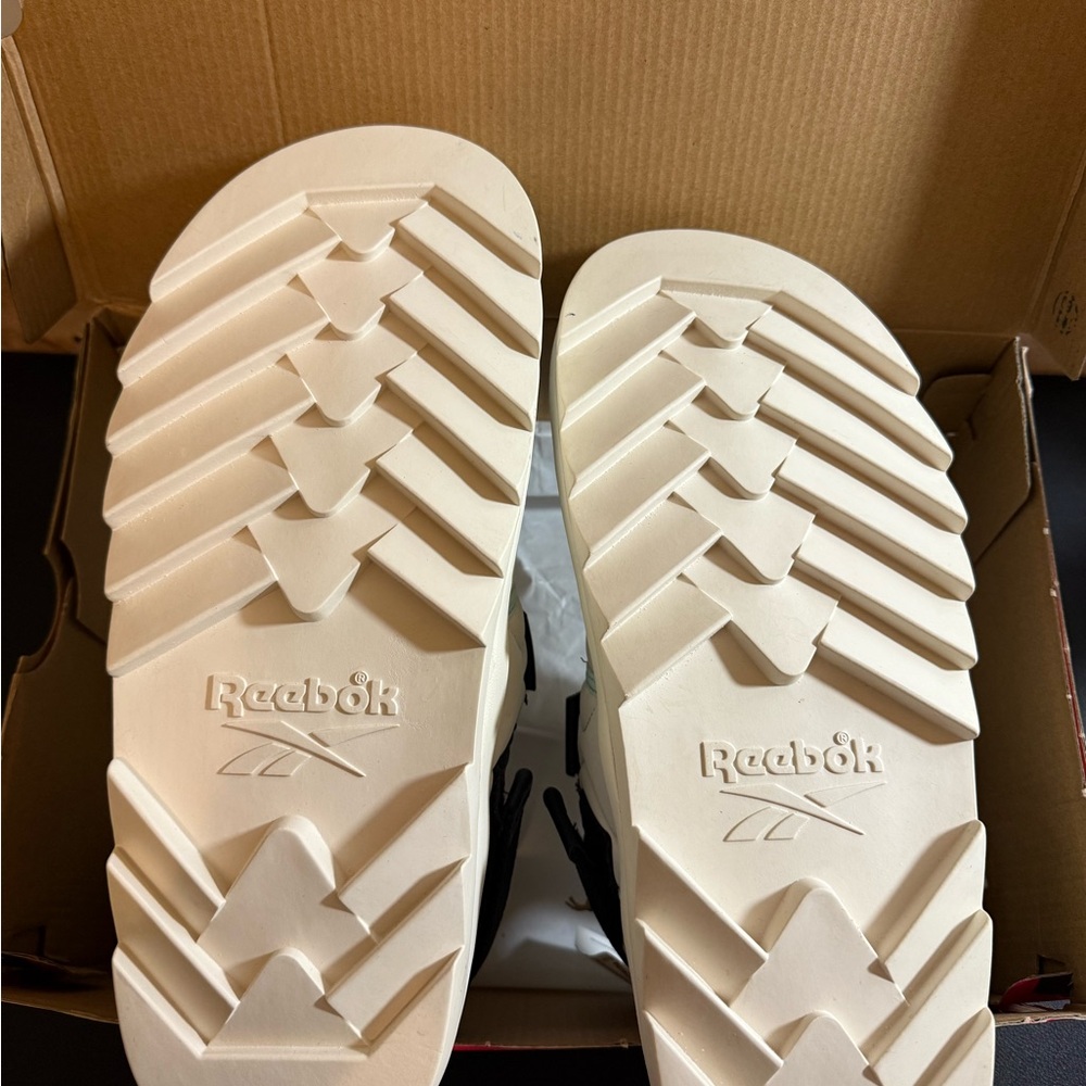 Size 12 - Reebok Beatnik - Picture 3 of 8